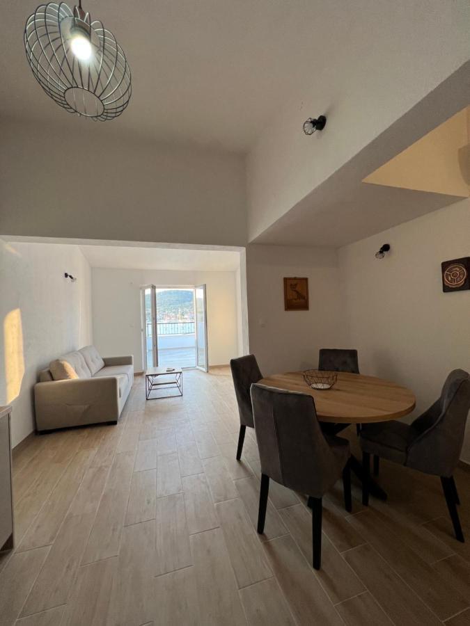 Apartmani Tamaris Vinisce Bagian luar foto
