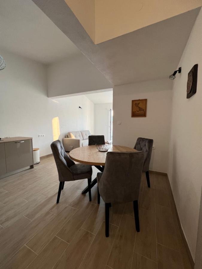 Apartmani Tamaris Vinisce Bagian luar foto