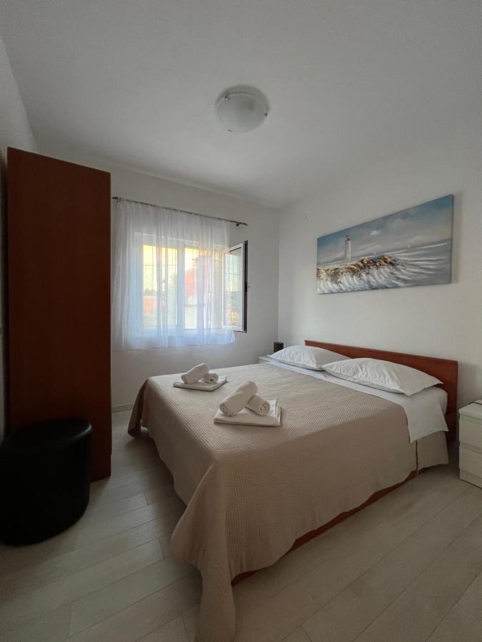 Apartmani Tamaris Vinisce Bagian luar foto